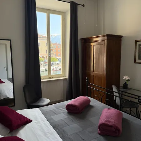 Albergo Gargnano 2* Гарньяно